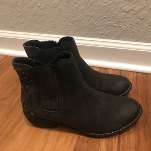 Roxy Black Short Cut Booties